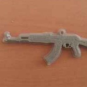 Resim AK-47 Keleş Kolye veya Anahtarlık Organik Plastikten Oyuncak 