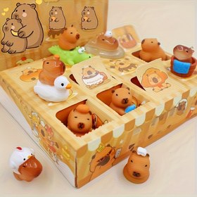 Resim 1 Kutu Kapibara Temalı Şanslı Rastgele Mini Hediye Seti, Toplayıcılar ve Ev Dekoru İçin 12 Sürpriz Su Fare ile Birlikte – Parti Çantası Veya Armağan Olarak (Cadısüsü & Noel) 