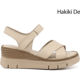 Resim Gönderi(r) Kadın Bej Çapraz Bantlı Dolgu Topuklu Hakiki Deri Sandalet 