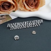 Resim Özel Ad, Alıntı veya Logo ile Yapımcı Çelik Broş - Erkekler ve Kadınlar için Kişiselleştirilmiş Ad, Alıntı veya Logo Pin, Şık Metal Takılar, Günlük Giyim, Günlük Giyim Aksesuarı | Şık Metal Broş | Dayanıklı Metal Broş, Metal Broşler 