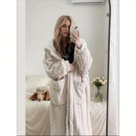 Resim 1 adet Kadınların Rahat ve Kabarık Pijama Takımı - Yumuşak Peluş Kışlık Giyim, Yivli Tasarım, Bej Banyo Bornuzu ve Eşleşen Pantolon, Yuvarlak Yaka, Sonbahar/Kış Konforu için Mükemmel, Kışlık Giyim | Yuvarlak Yaka Elbise | Peluş Dokulu 