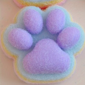 Resim Bir Yumuşak Peluş Gökkuşağı Renkli Mor Kedi Pati Oyuncak, Sarı-Mavi Gradyan ile, Kedileriniz ve Köpeklerinizle Oynayabileceğiniz Mükemmel Bir Şey. Yaratıcı ve Eğlenceli Bir Oyuncak, Kedileriniz ve Köpeklerinizle Oynayabileceğiniz Bir Şey. 