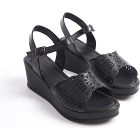 Resim Büyük Numara Kadın Deri Dolgu Taban Lazer Süslemeli Sandalet 001 