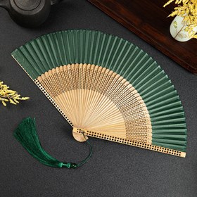 Resim Püsküllü Vintage Bambu Katlanır Yelpaze - Ev Dekoru, Dans & Düğün Aksesuarı için Zarif Oyma Tasarım - Çoklu Renklerde Mevcut 