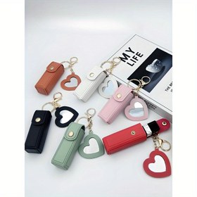 Resim Taşınabilir Anahtarlık Ruj Tutucu ve Mini Kalp Şekilli Ayna ile - Seyahat, Plaj, Ofis için Kompakt Makyaj Organizatörü - Dayanıklı ve Şık Tasarım, Seyahat Makyaj Çantası, Ofis Aksesuarı, Eğlenceli Tasarım, Kaliteli El Sanatları 