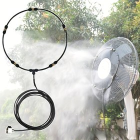 Resim Taşınabilir Dış Mekan Soğutma Fanı Sis Püskürtme Halkası ile – Bahçe, Avlu ve Çim Soğutma için Düşük Basınçlı Elektrikli Fan – Boncuklu Bağlantı Elemanı ile Siyah Plastik Tasarım, Avlu Soğutma Cihazı | Sis Püskürtme Halkalı Fan | Verimli Su Püskürtme, Taşınabilir Soğutma Fanı 