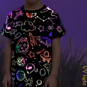 Resim Erkek Çocuklar için Galaksiye Özel Kısa Kollu T-Shirt - Yıldızlar, Gezegenler ve Nebulalar ile Canlı Renkli Tasarım, Yumuşak Esnek Kumaş, Plaj, Dış Mekan Oyunları ve Rahat Giyim için Mükemmel, Bahar Yaz Sonbahar, Galaksi T-shirt, Dış Mekan Giyim, Canlı Baskı, Rahat Kesim, Örgü 
