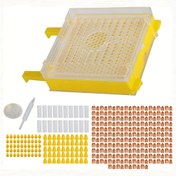 Resim 1 Takım Yeni Arı Kraliçe Yetiştirme Kiti, Arı Kovanı Kraliçe Üretim Araçları İçerir: Kraliçe Yetiştirme Kutusu *1 + Kraliçe Hücresi 1: $115 + Kraliçe Hücresi 2: $115 + Kraliçe Hücre Tutucu: $50 + Kraliçe Hücre Tutucu 2: $50 + Kraliçe Kafesi *20 Kraliçe Kafesleri - Arıcılar için Manuel Kraliçe Yetiştirme Malzemeleri - Yeni Kraliçelerin Üretimi - Arıcılık Araçları ve Aksesuarları 