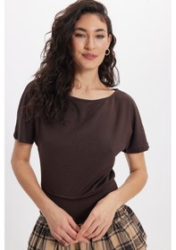 Resim Tudors Kadın Slim Fit Dar Kesim Kısa Kollu Kayık Yaka Kahverengi Tişört-50565 