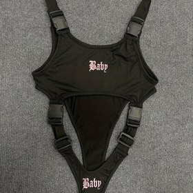 Resim Kadınların Seksi Yazlık Delikli Harf Baskılı Kırpılmış Bodysuit - Ayarlanabilir Askılar, Sırtı Açık Tasarım, Kolsuz Rahat Tulum, Seksi Bodysuit, Sırtı Açık Moda, Sırtı Açık Tasarım, Çiçek Desenli Üst 