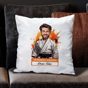Resim Karikatürlü En Başarılı Erkek Karateci Yastık 
