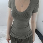 Resim Kadınların Temel V Yaka T-Shirt'i, Düz Renkli Kabarık Kısa Kollu Dar Kesim Üstü Yaz için, Rahat Vintage Tarzı Tişört, Çok Yönlü Moda | Vneck Tshirt | Dokulu Kumaş 