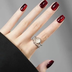 Resim 24 adet Glitter Basınçlı Tırnak Orta Kare Glitter Sahte Tırnak Kırmızı Kedi Gözü Tasarımı Parlak Tam Kaplama Sahte Akrilik Tutkal Tırnak Kadınlar için 