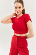 Resim Butikgiz Kırmızı Kısa Kol Bisiklet Yaka Vücuda Oturan %100 Pamuklu Kaşkorse Esnek Crop Bluz 