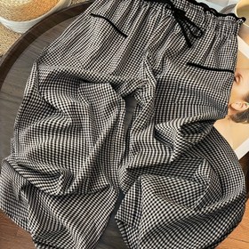 Resim Kadınlar İçin Şık Siyah-Beyaz Pantolon - Esnek Olmayan, Makinede Yıkanabilir Ofis ve Günlük Kullanım için Klasik Tasarım, Kare Desenli, Elastik Bel, Sash Waist, Dayanıklı Kumaş, Uzun Pantolon, Moda Tutkunları İçin Rahat Kesim Formal & Gündelik Pantolon 