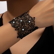 Resim Siyah Gotik Oyuk Üç Boyutlu Çiçek Elemanlı Sahte İnci Bileklik Kadınlar İçin 