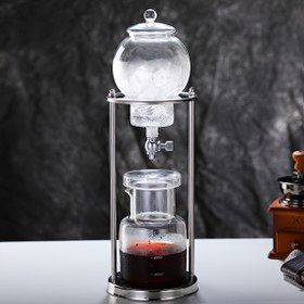 Resim Standlı Şık Cam Soğuk Demleme Kahve Makinesi Seti - Klasik Yuvarlak El Dökümlü Buz Damlatma Potu, Toplam Kapasite 63.4oz, Ev Baristaları için Paslanmaz Çelik Aksanlar 