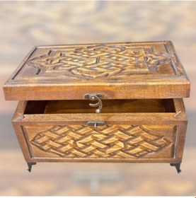 Resim Ahşap El Oyması Sandık. 