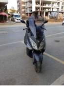 Resim MOTOCAM Sym Joymax250 İ Ön Cam 2013 2017 Model 65cm Açıkfüme Renkli 4mm ORTA BOYLU CAM 