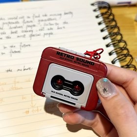 Resim Mini Retro Kaset Teyp Çalar Anahtarlık Kolye - 1 Adet PVC Ses Temalı Yenilikçi Müzik Kutusu Anahtarlık, Yaratıcı Küçük Hediye, Metalsiz Kaplamasız 