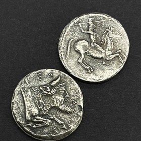 Resim Eski Yunan Mitolojik Para - Boğa Başlı ve İnsan Vücudu Tasarımı, İnci Oymalarla Bronz Para Kolyeleri, Tarih Tutkunları İçin Benzersiz Koleksiyonluk Hediye, Yunan Para Koleksiyonu | Mitolojik Para Düzenlemesi | Bronz Para Kolye, Yunan Para 