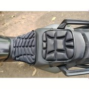 Resim 2 adet Motosiklet Koltuk Yastıkları, Büyük ve Küçük, Şok Emici, Hava Koşullarına Dayanıklı, Nefes Alabilen, Anti-UV, Sokak Motosu Hava Yastığı, Uzun Yolculuklar, Yaz Maceraları ve Tatil Yolculukları için Mükemmel 