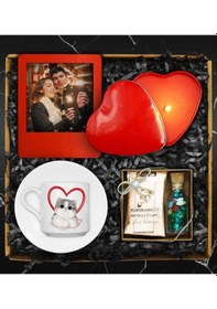 Resim Sevgililer Gününe Özel Tasarım Fincan & Kişiye Özel Fotoğraf Çerçevesi & Kalp Mum & Kahve & Çikolata Seti 