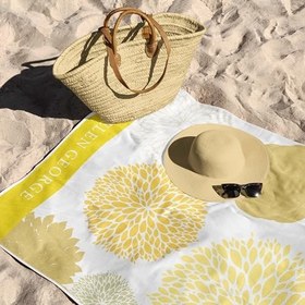 Resim Helen George Valencia - Sarı Beyaz Oversıze Plaj Havlusu 