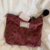 Resim Vintage Çiçekli Kadife Kavanoz Çanta - Hafif Mor-Kırmızı ile Retro Güller ve Yeşillik, Kartlar, Anahtarlar ve Temel Eşyalar için Küçük & Taşınabilir, Alışveriş ve Seyahat için Mükemmel 