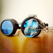 Resim Steampunk Retro Gözlükler Mavi Renkli Lenslerle - Ayarlanabilir Vintage Pilot Tarzı Aksesuar Cosplay, Temalı Partiler ve Benzersiz Hediyeler için 