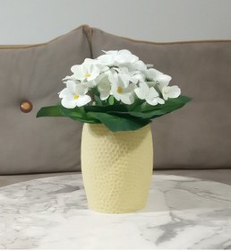 Resim Vazoda Beyaz Yapay Çiçek Dekoratif Sarı Petek Desenli Poliresin Vazo Dahil 8 x 8 x 15 CM 