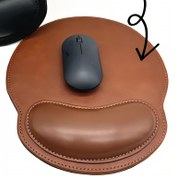 Resim Premium Suni Deri Ergonomik Fare Altlığı Kaymaz Tabanlı - Ofis, Oyun ve Ev Kullanımı İçin Dayanıklı Kahverengi Masa Matı | Rahat Fare Hareketi için Düz Yüzey | Mükemmel Kurumsal Hediye veya Tatil Hediyesi, Oyun Masası Matı | Şık Masa Dekoru | Suni Deri Ped, Masaüstü Fare Pedleri 