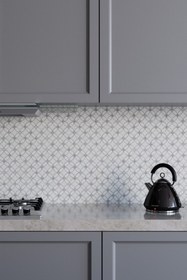 Resim TUQCO Doğaltaş Fileli Flower Muğla Beyazı - Gümüş Eskitme Mermer Mozaik 