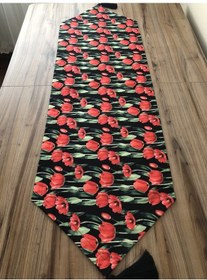 Resim Siyah Zemin Kırmızı Çiçek Desenli Runner Çok Renkli 