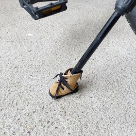 Resim Yaya bisiklet ayaklığı, küçük ayakkabı şeklindeki pedal pedi, yaratıcı aksesuar, dikkat çeken tasarım 