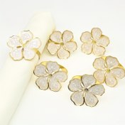 Resim 6'lı Paket Şık Çiçek Desenli Metal Peçete Halkaları - Beş Yapraklı Altın Tonlu Masa Dekoru, Dayanıklı Cilalı Metal Yapı, Düğün, Yılbaşı, Resmi Yemekler İçin - Günlük veya Özel Günlerde Zarif Masa Süslemeleri, Lüks Tasarım ve Fincanlı Yüzey 