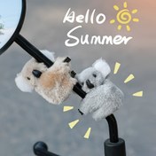 Resim 2 Adet Sevimli Karikatür Koala Temalı Motosiklet Aksesuar Seti, Araba İç Mekan Merkezi Konsol Süslemesi İçin Tasarlanmış, Mükemmel Hediye Olarak Kullanılabilir ve Motosiklet Aynası Çubukları, Motosiklet ve Araba İç Mekan Geliştirme İçin Diğer Aksesuarlar ile Süslenmektedir. 