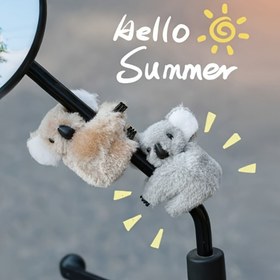 Resim 2 Adet Sevimli Karikatür Koala Temalı Motosiklet Aksesuar Seti, Araba İç Mekan Merkezi Konsol Süslemesi İçin Tasarlanmış, Mükemmel Hediye Olarak Kullanılabilir ve Motosiklet Aynası Çubukları, Motosiklet ve Araba İç Mekan Geliştirme İçin Diğer Aksesuarlar ile Süslenmektedir. 