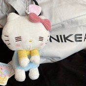 Resim Hello Kitty Peluş Oyuncak Pembe Fiyonklu ve Açık Mavi Elbiseyle - Tüm Irklar İçin Yumuşak Polyester Etkileşimli Kedi Köpek Oyuncağı, Sevimli Evcil Hayvan Arkadaşı & Fanlar için Toplanabilir Hediye, Hello Kitty Dolmuş Hayvan 