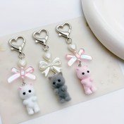 Resim Pembe Fiyonk & İnci Kalp ile Büyüleyici Tüylü Kedi Anahtarlık - Kadın Çantaları, Sırt Çantaları & Araba Anahtarları için Sevimli Reçine Hayvan Cazibesi, Kawaii, Yavru Kedi 