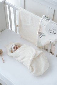 Resim Tuğba Kuğu Peluş Kundak Ve Çift Yüz Battaniye - Somon Zeminli Çizim Yapraklar 