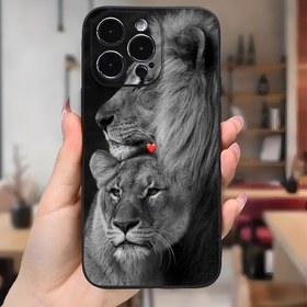 Resim Canlı siyah ve beyaz çift aslan deseni, büyük aslan ile küçük aslan arasındaki sıcaklık, kırmızı bir kalp tarafından akıllıca vurgulanarak tam olarak hükmeden ve şefkatli Estetik telefon kılıfı iPhone 11 12 13 14 15 16Pro Max Plus siyah telefon kılıfı Kadın kardeşler için benzersiz hediye 