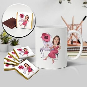 Resim Güzelliğine Düşkün Kadın Karikatürlü Kupa ve Çikolata 