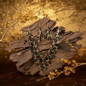 Resim Kadın Vintage Esintili Leopar Desenli Payetli Üçgen Eşarp Kolye ve Küpe Seti - Parlak Boncuklu, Dayanıklı Metalik Detaylı, Günlük Kullanım veya Özel Günler İçin Mükemmel, Festival Aksesuarı | Vintage Esintili Takı | Met 