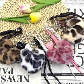 Resim 1 Adet Kadınlar İçin Şık Leopar Desenli & Kalp Anahtarlık Çanta Aksesuar - Tüy Gibi Dokulu, Peluş Ponponlu Katı ürünlük tasar, çoğu renkte se 