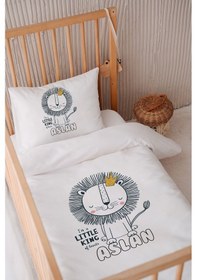 Resim %100 Pamuk Saten Isme Özel Isimli 100x150 Bebek Yatak Nevresim Seti Çizgi Aslan 