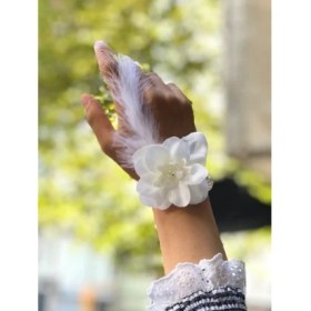 Resim Shopzum Bride To Be Nedime Gelin Bilekliği Tüy ve Inci Boncuk Detaylı Beyaz Renkli Bekarlığa Veda Partisi Bilekliği 10 Adet 
