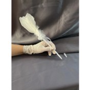 Resim Beyaz Tüylü Nikah Kalemi ile Şık Duvar Dekorasyonu, Özel Günleriniz Için Ideal Seçim 