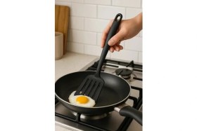 Resim 4’lü Mutfak Seti – Kepçe, Kevgir, Spatula, Kaşık – 220°C Dayanıklı Siyah 