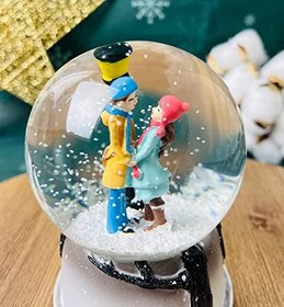 Resim giftmoda Orta Boy Sokak Lambası Altında Elele Tutuşan Romantik Aşıklar Işıklı Müzikli Kar Küresi 